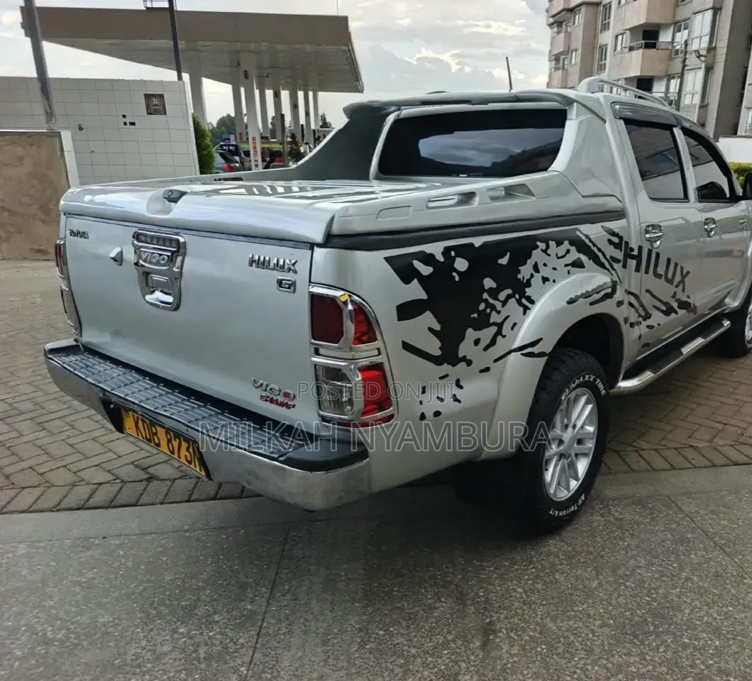 Toyota Hilux 2013 Silver