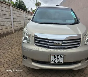 Toyota Noah 2012 Beige