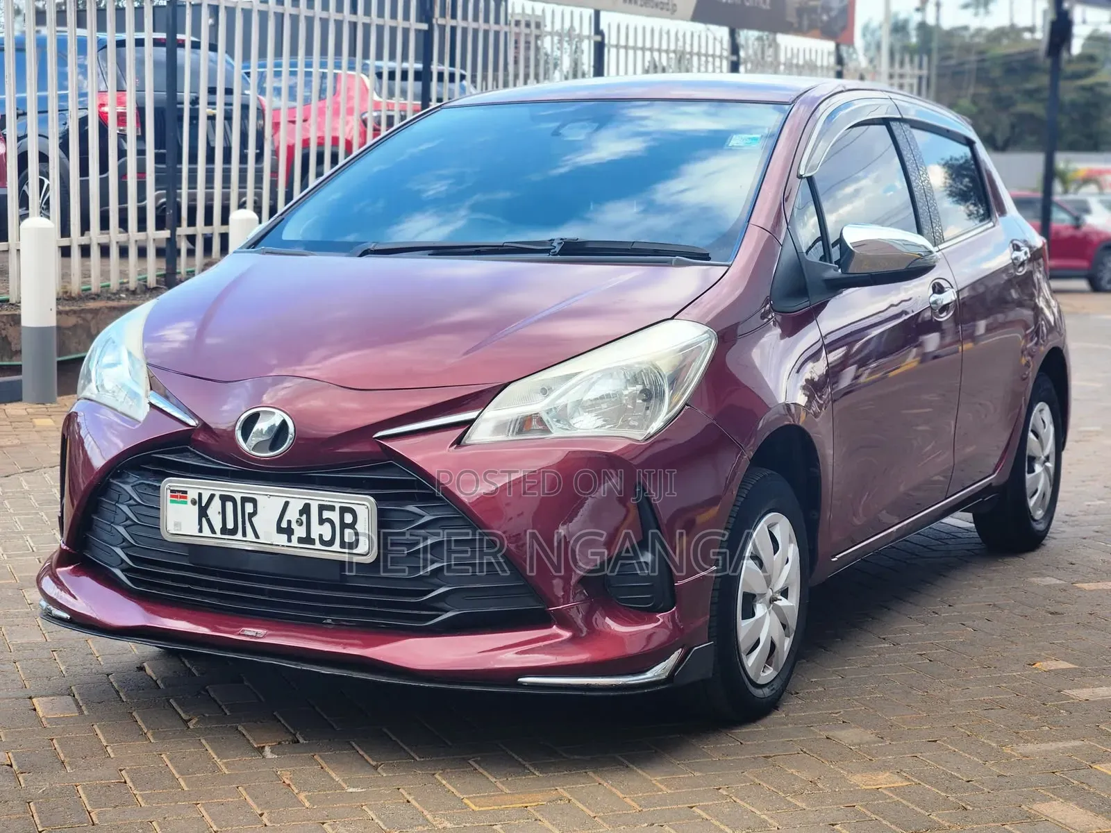 Toyota Vitz 1.0 FWD 5dr 2017 Maroon
