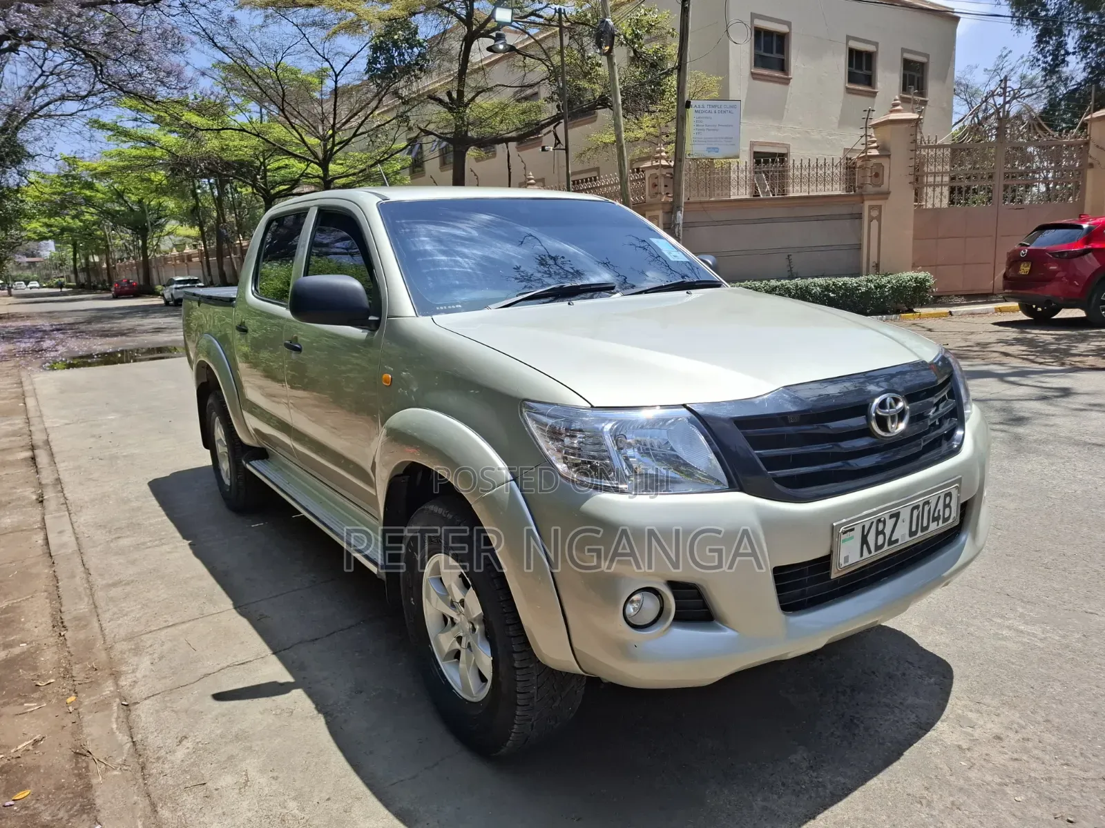 Toyota Hilux 2013 Gold