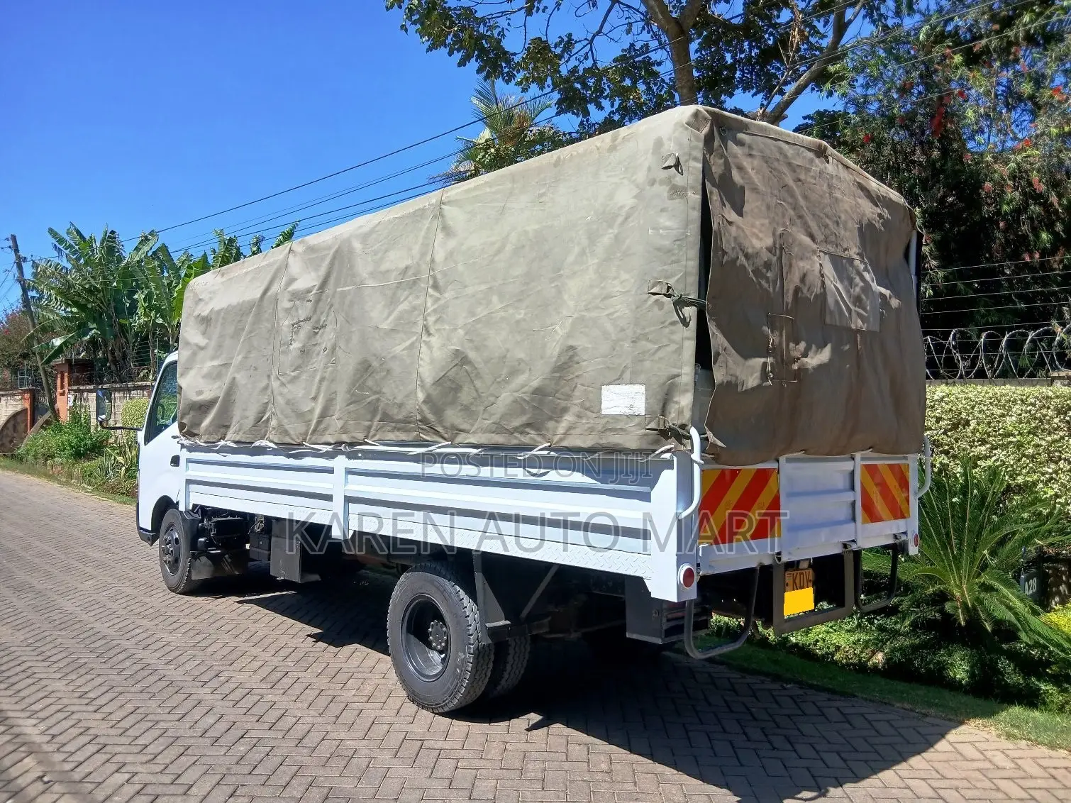 Hino Dutro 2015 White