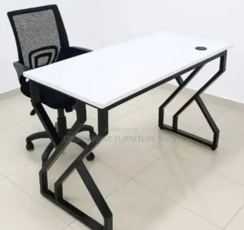Desks/Chairs