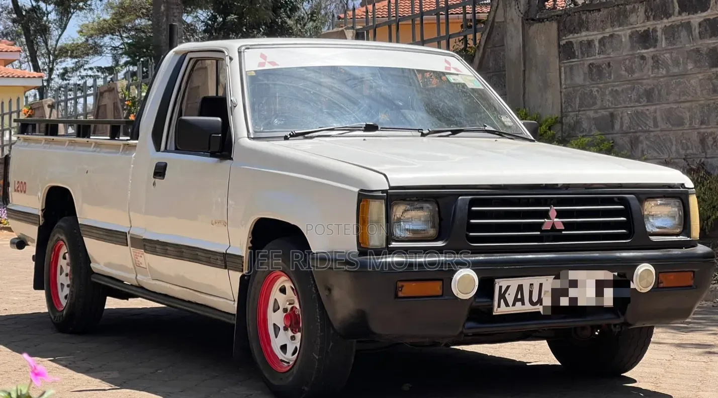 Mitsubishi L200 2005 Ivory