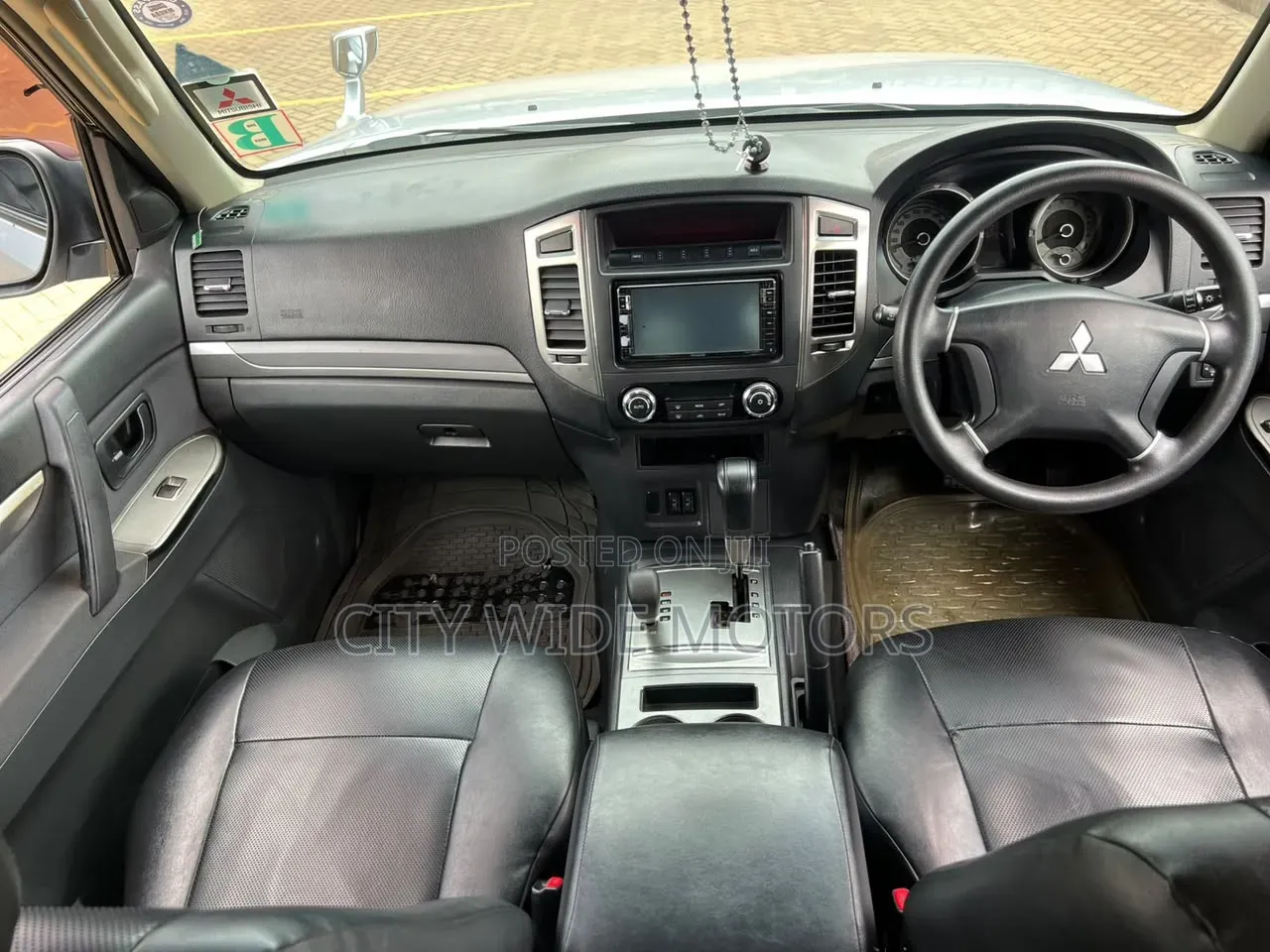 Mitsubishi Pajero 2015 Silver