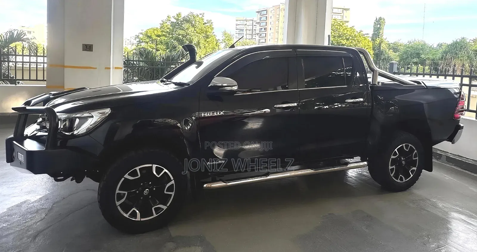 Toyota Hilux 2016 Black
