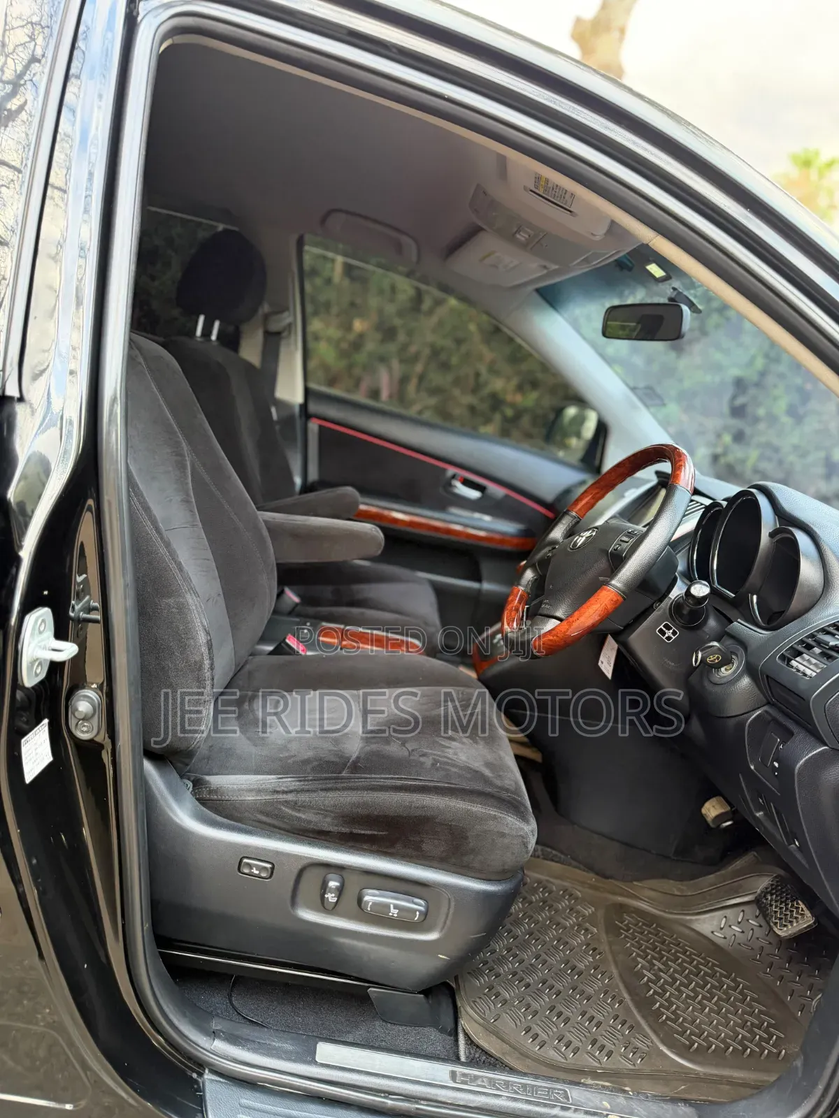 Toyota Harrier 2.4 2012 Black
