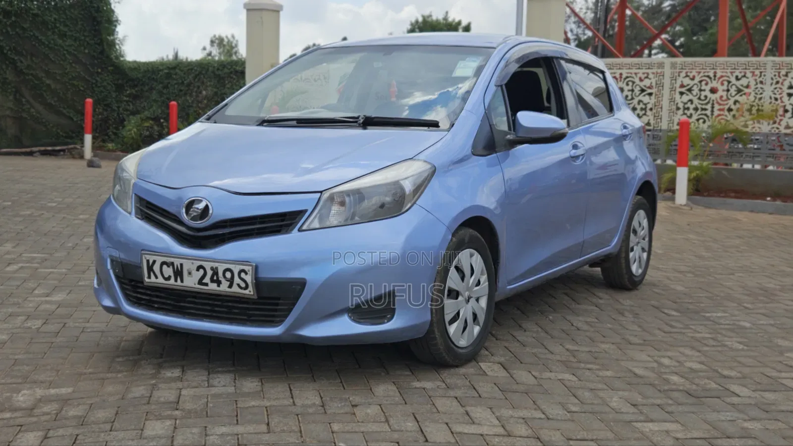 Toyota Vitz 1.3 FWD 5dr 2013 Blue