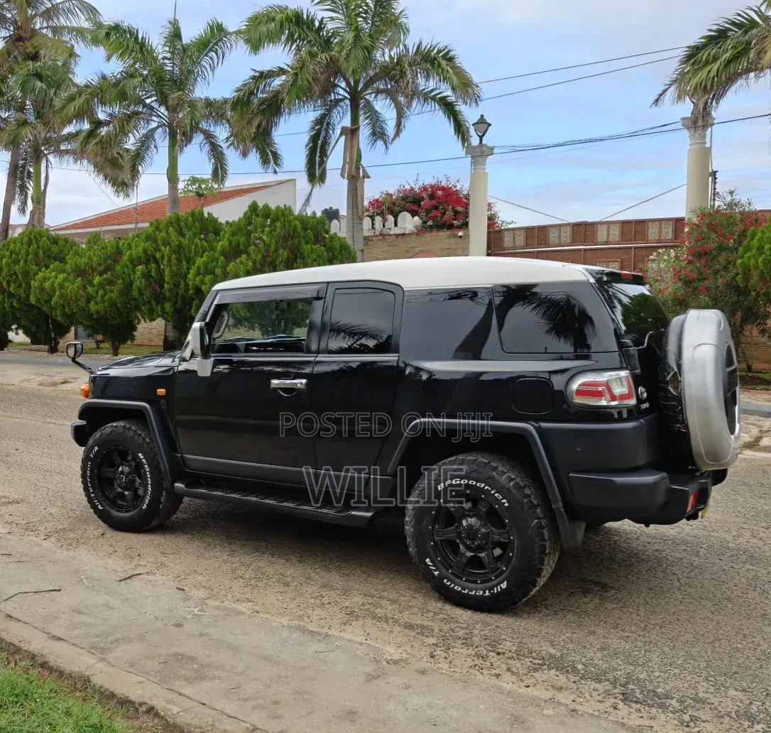 Toyota FJ Cruiser 2013 Black