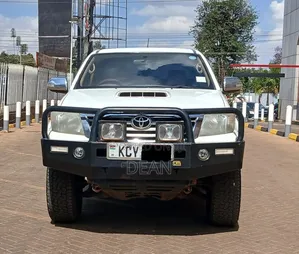 Toyota Hilux 2013 White