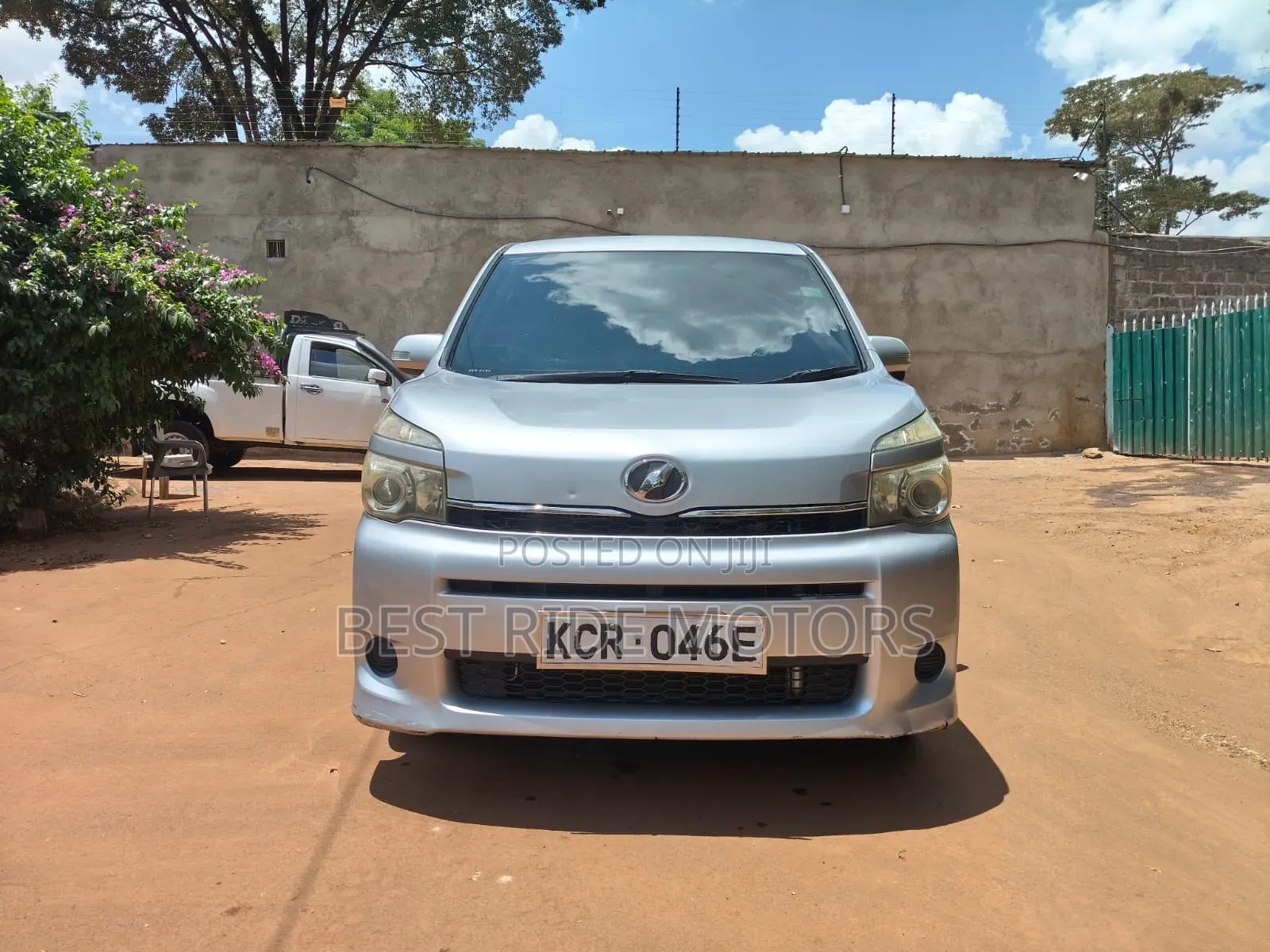 Toyota Voxy 2011 Silver