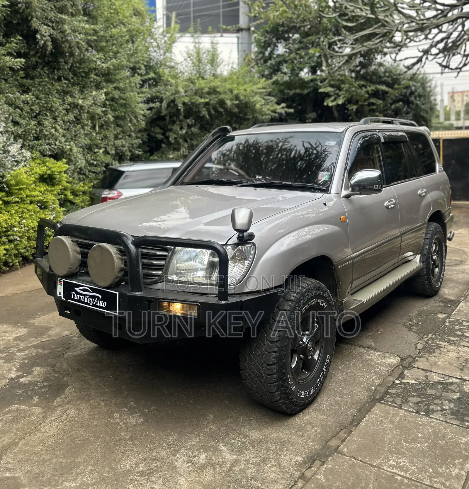Toyota Land Cruiser HDJ 100 2000 Gray