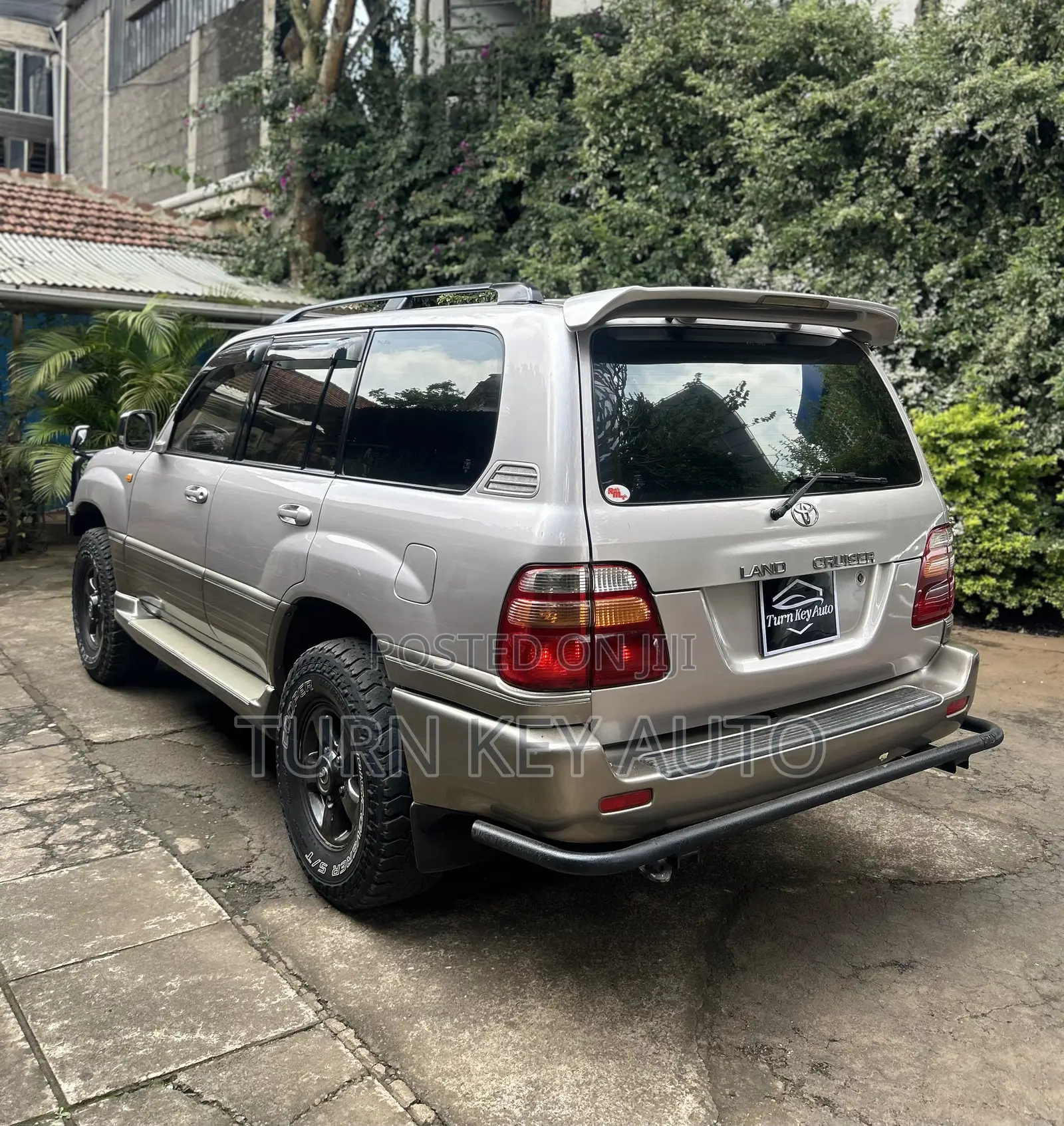 Toyota Land Cruiser HDJ 100 2000 Gray
