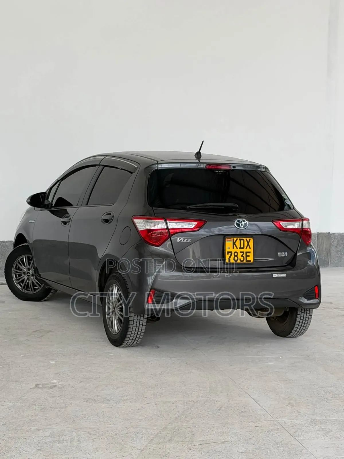 Toyota Vitz 1.5 FWD Hybrid 5dr 2018 Black