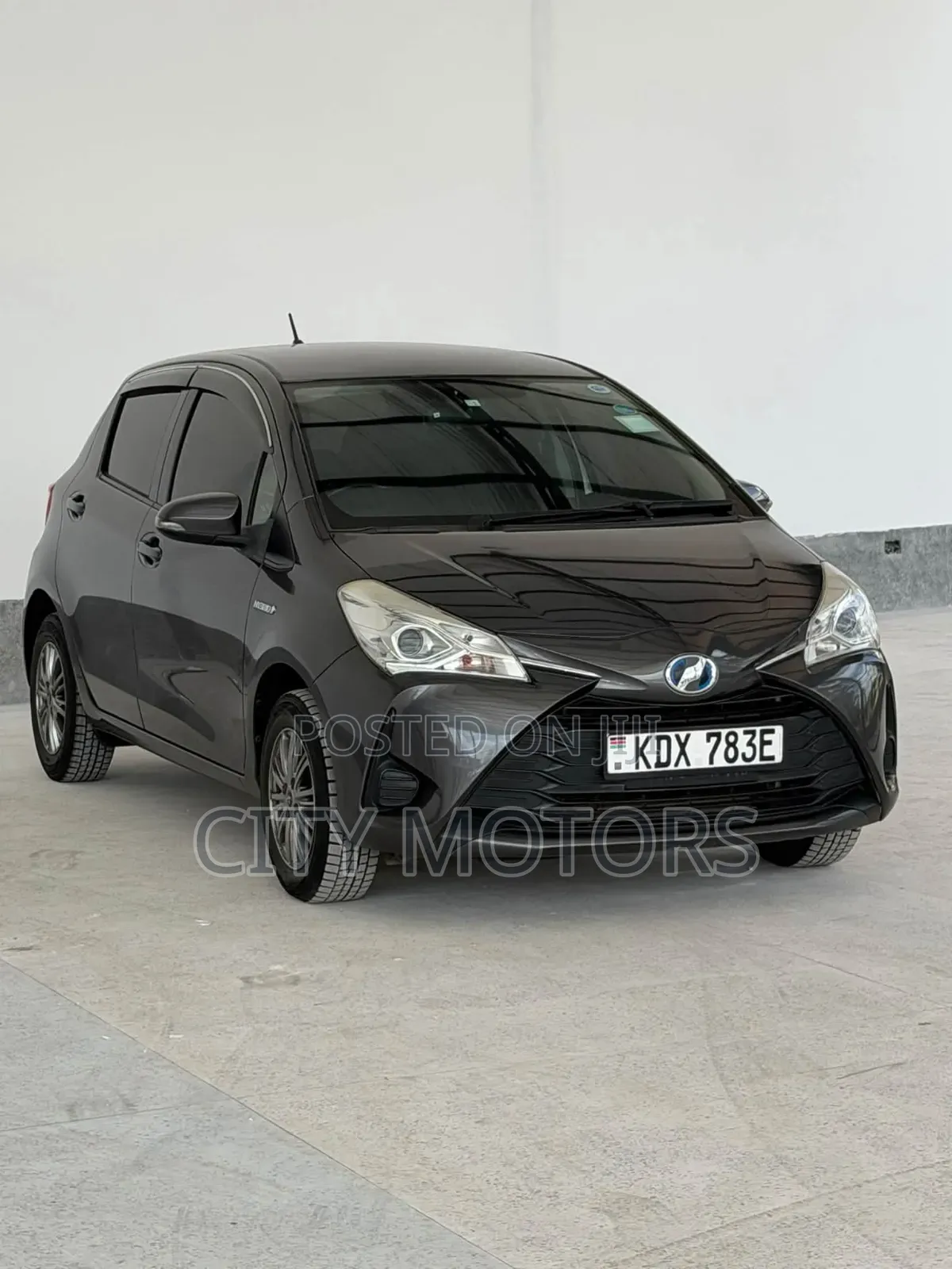 Toyota Vitz 1.5 FWD Hybrid 5dr 2018 Black