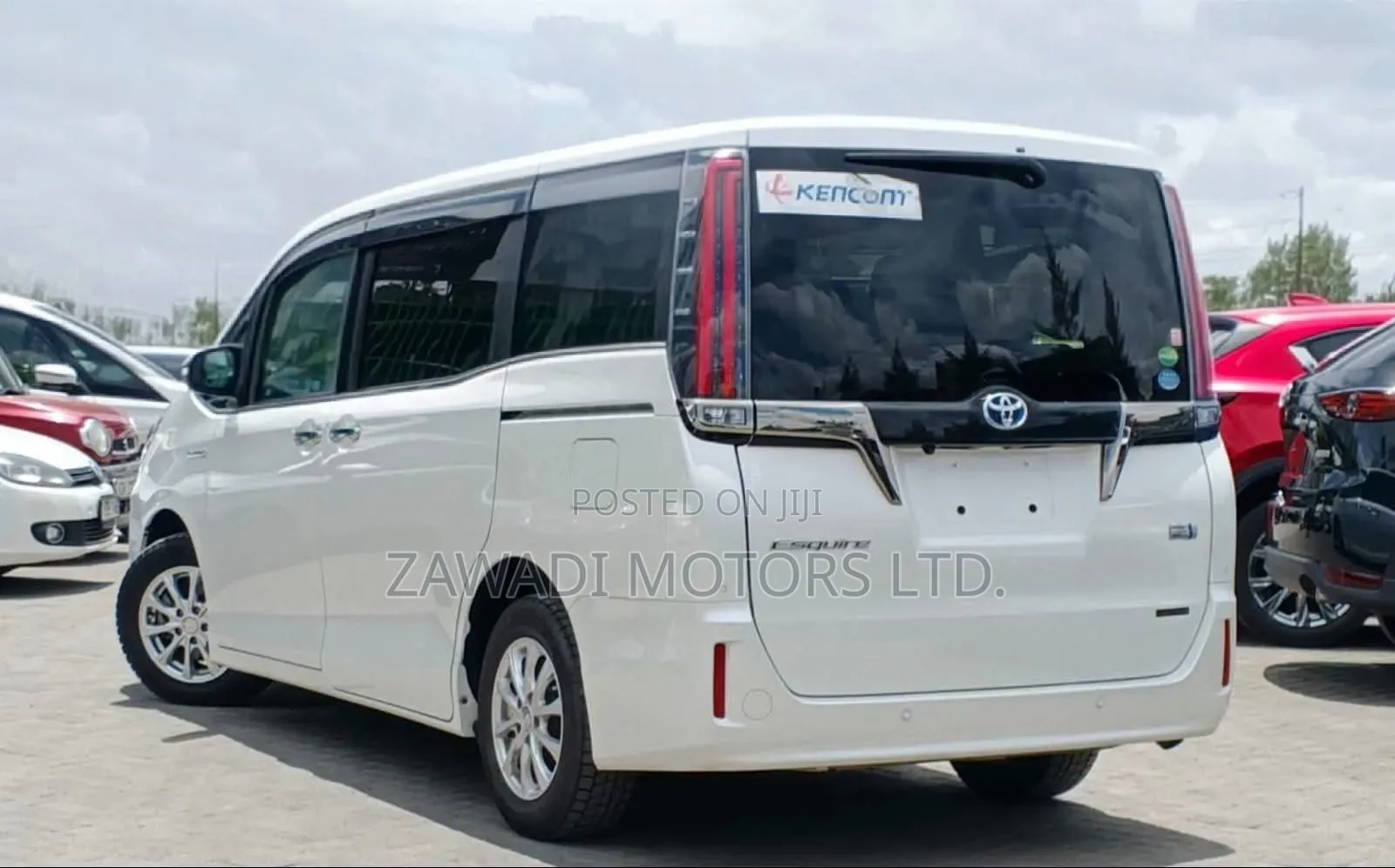 Toyota Esquire 1.8 FWD Hybrid (7 seater) 2019 White