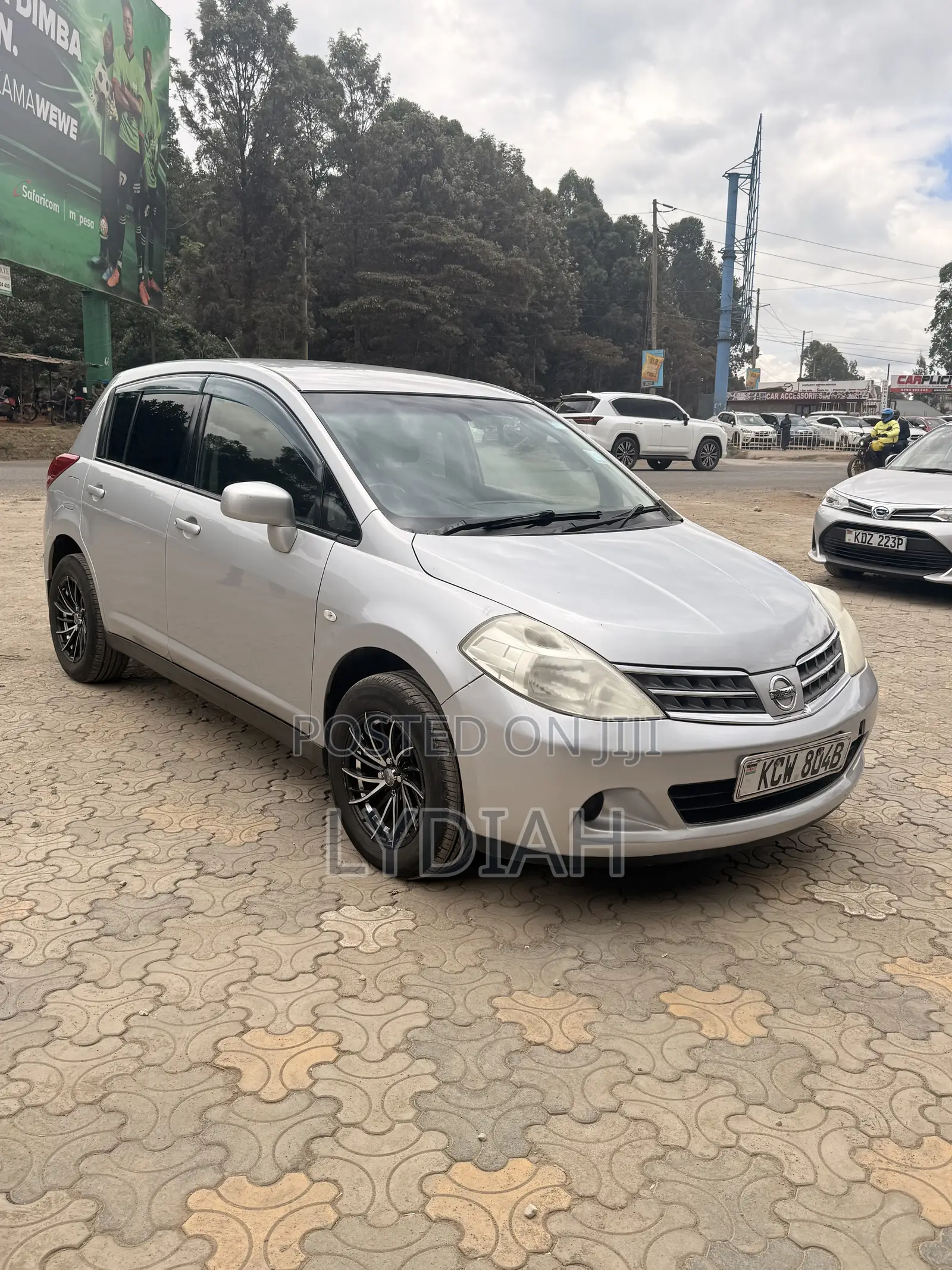 Nissan Tiida 2012 Silver