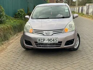 Nissan Note 2011 Pink
