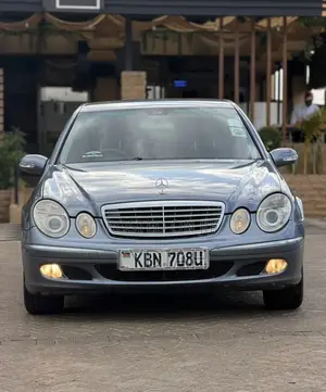 Mercedes-Benz E200 2005 Gray