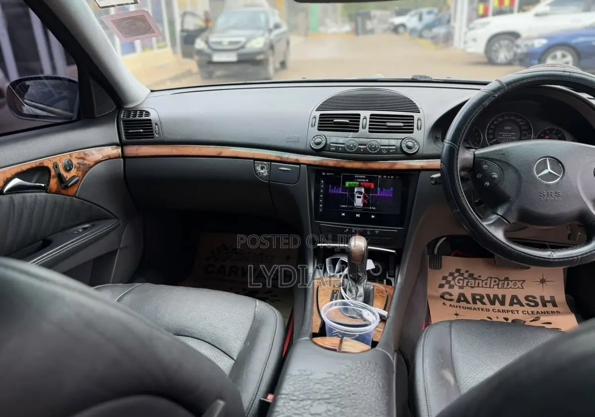 Mercedes-Benz E200 2005 Gray