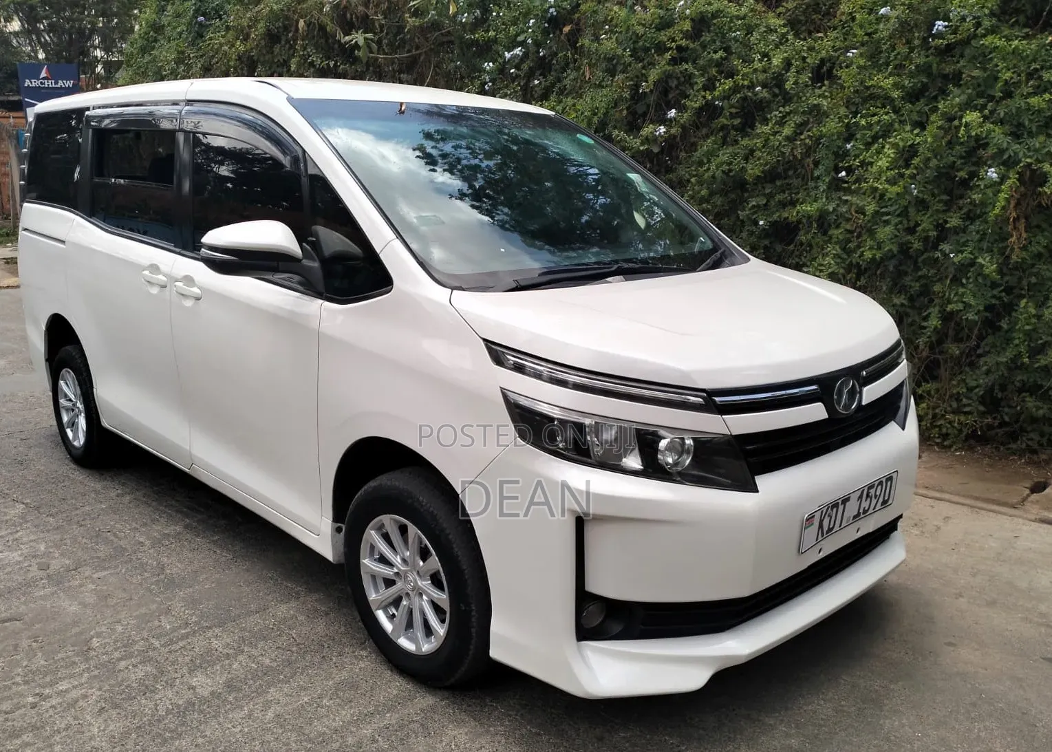 Toyota Noah 2017 White