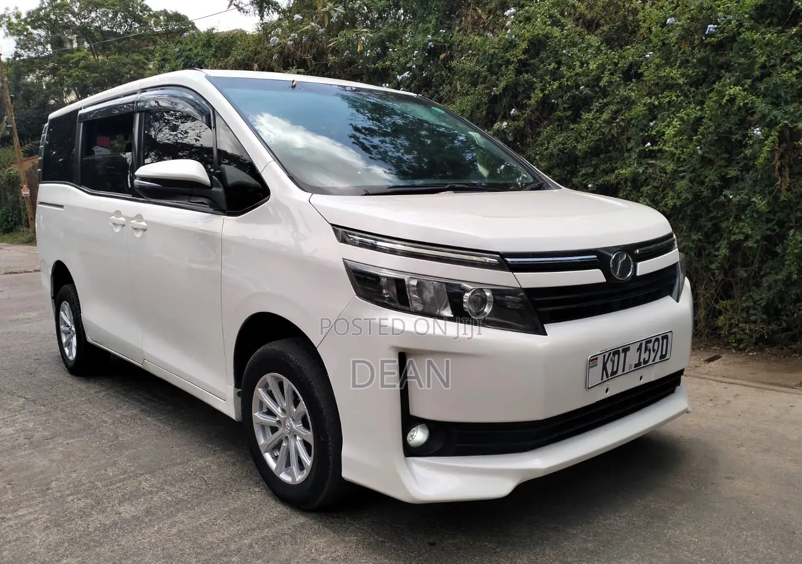 Toyota Noah 2017 White
