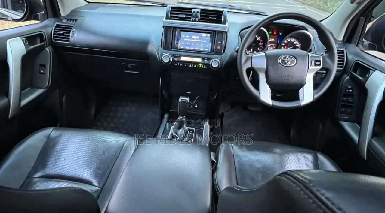 Toyota Land Cruiser Prado 2.8 2017 Gray