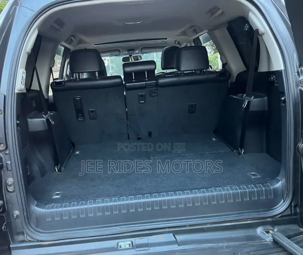 Toyota Land Cruiser Prado 2.8 2017 Gray