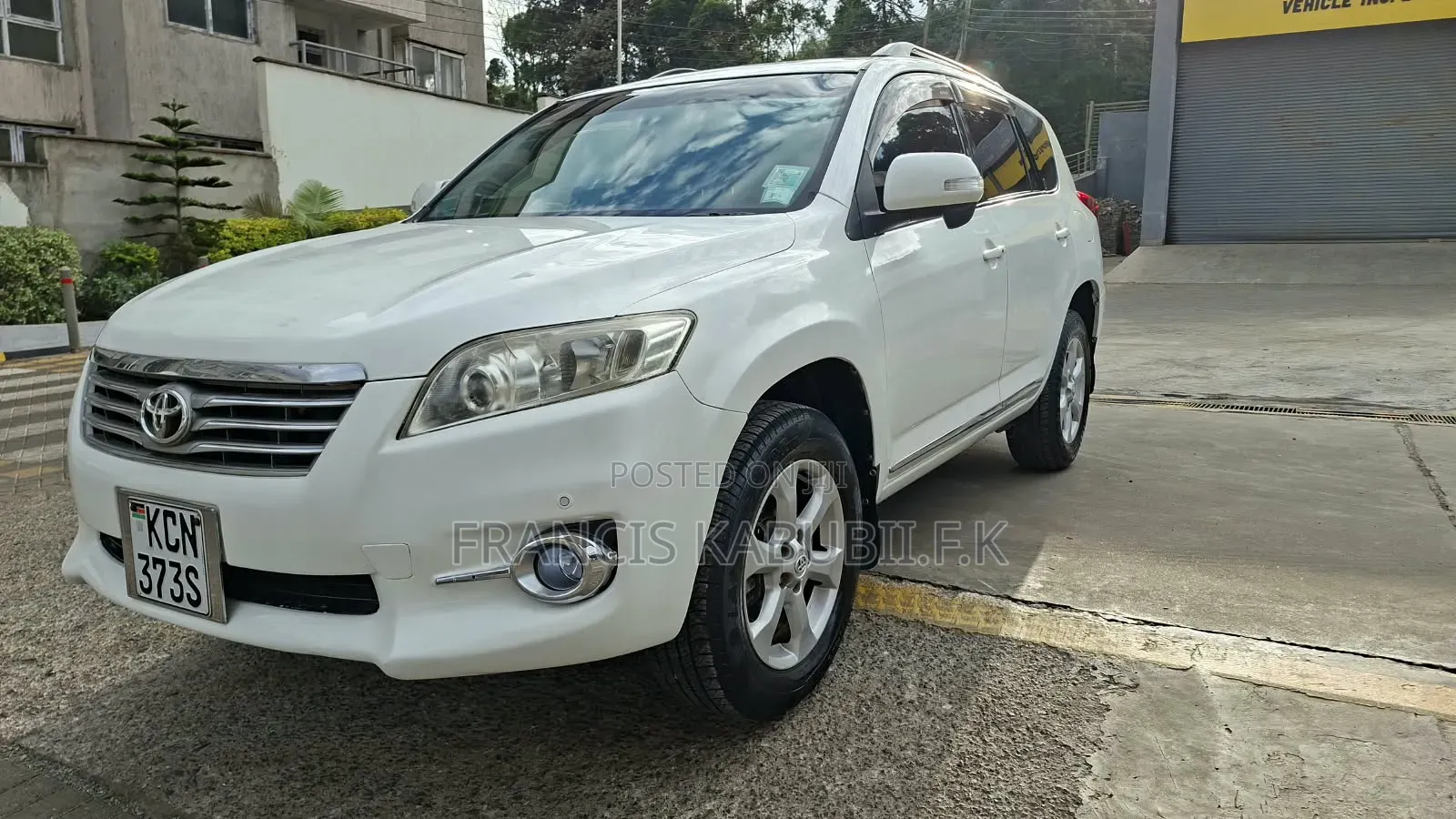Toyota Vanguard 2010 White