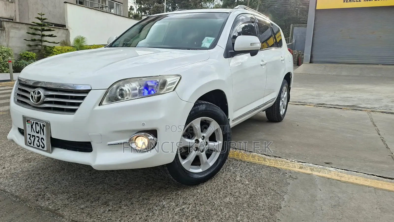 Toyota Vanguard 2010 White