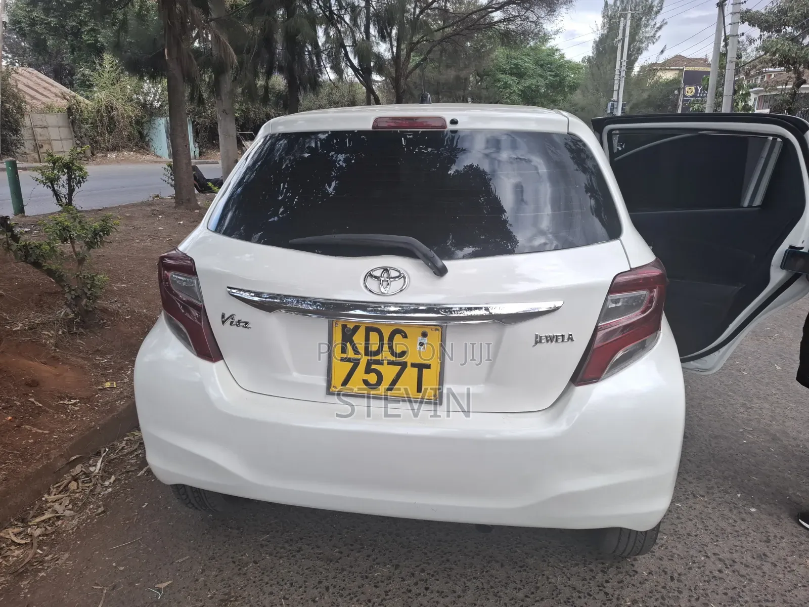 Toyota Vitz 2014 White