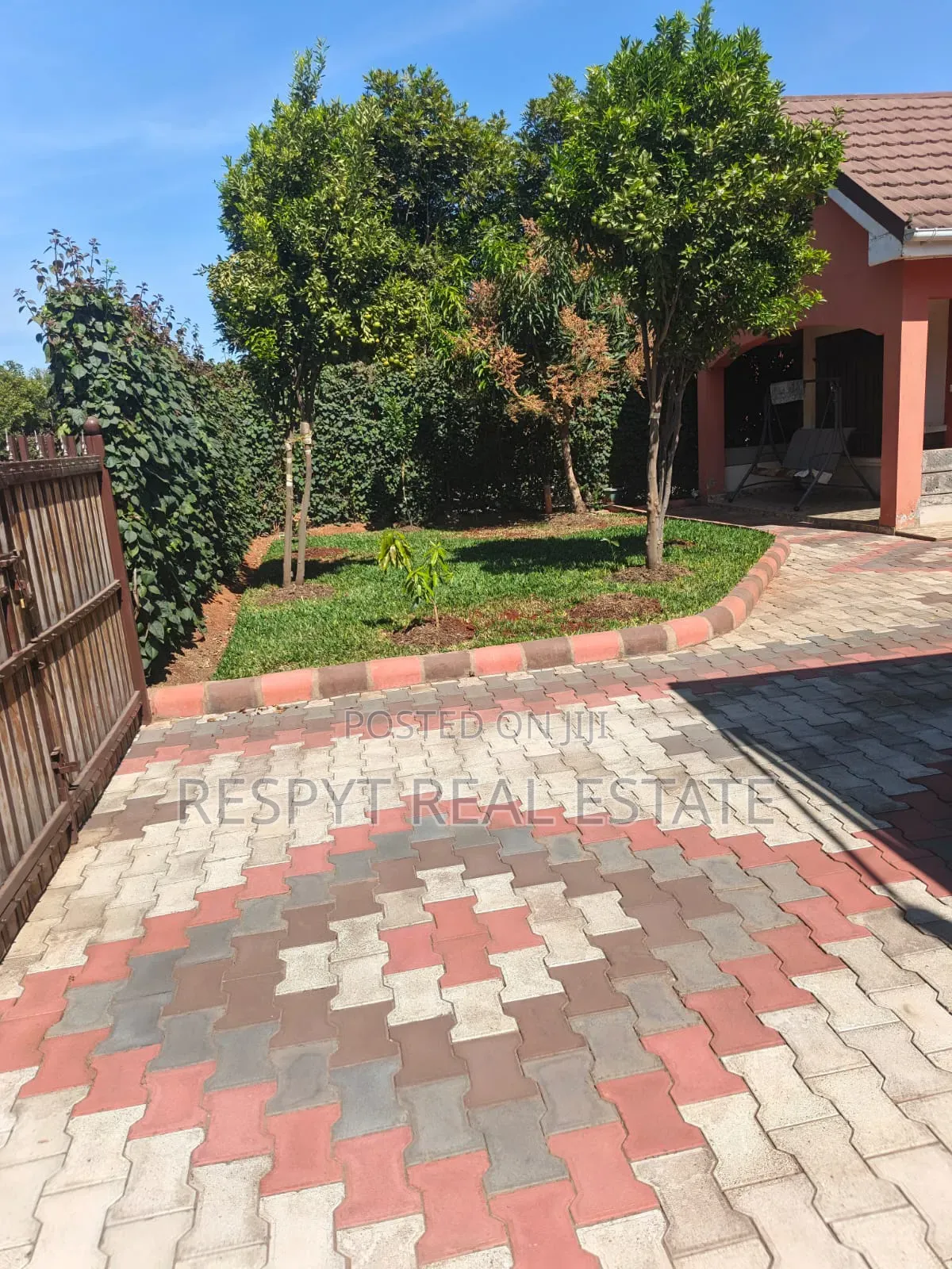 3bdrm Bungalow in Kamakis for sale