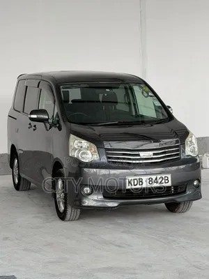 Toyota Noah 2.0 143hp FWD (8 Seater) 2013 Gray