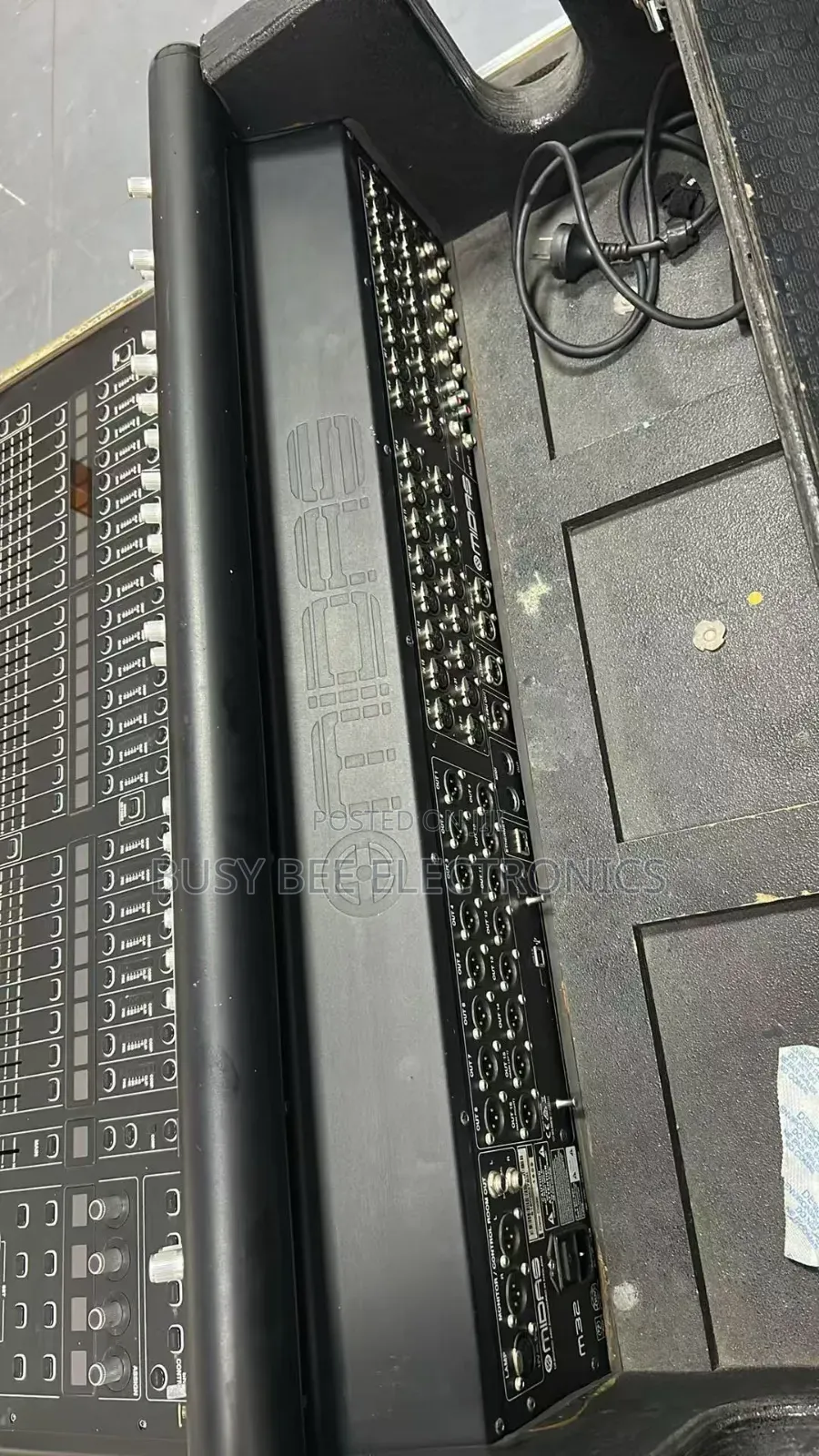 MIDAS M32 Digital Mixing Console 32 Channel Audio Mixer