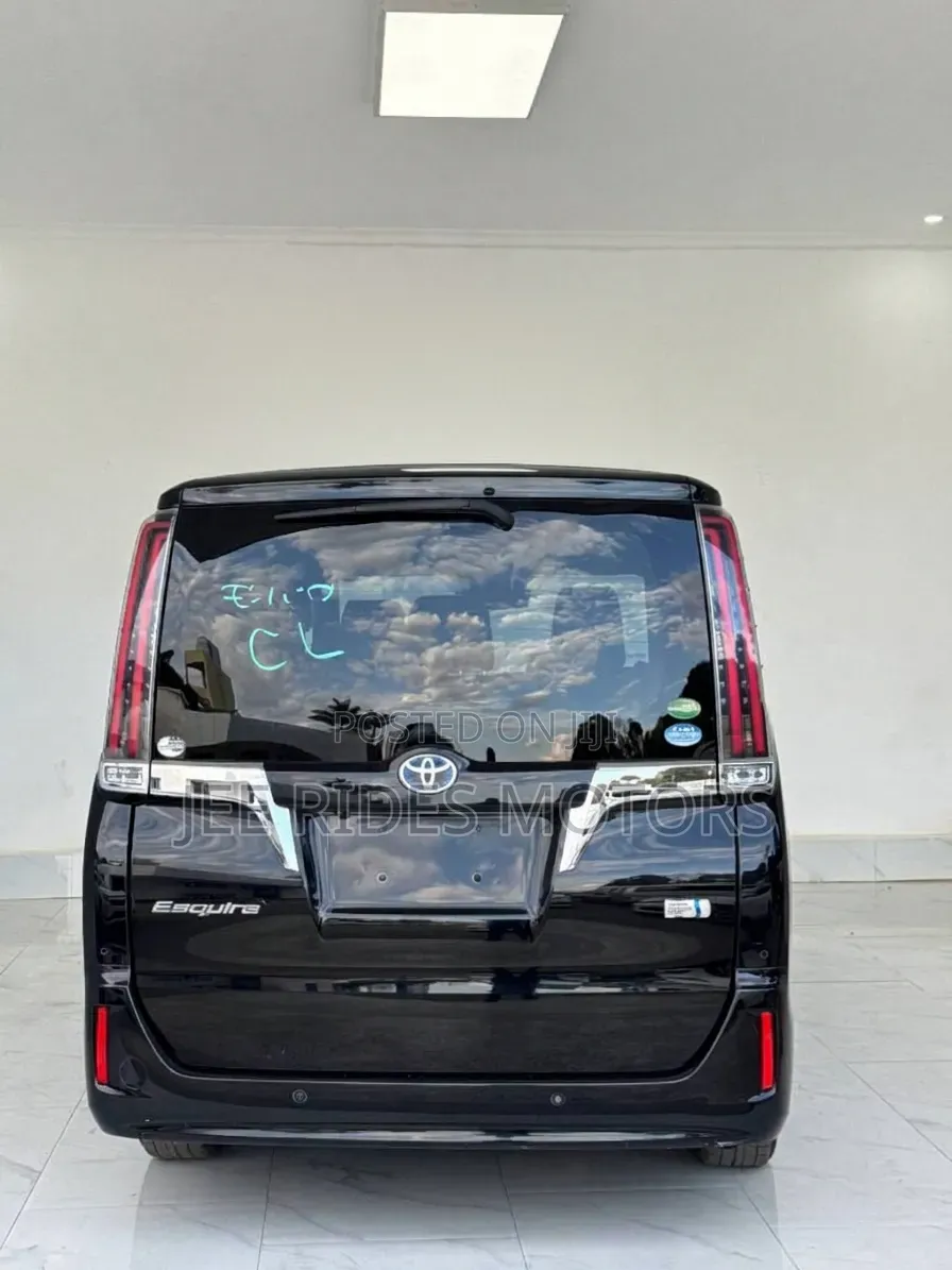 Toyota Esquire 2019 Burgundy