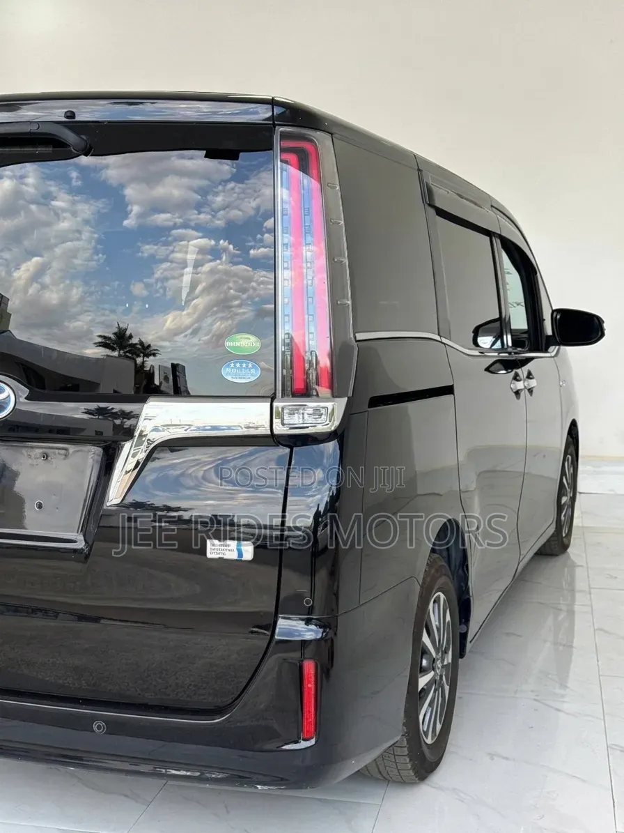 Toyota Esquire 2019 Burgundy