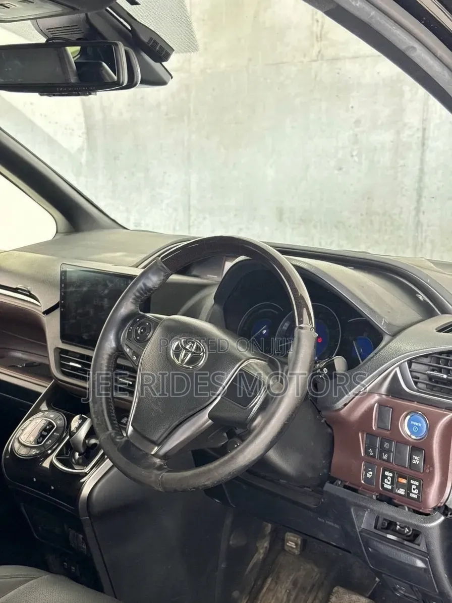 Toyota Esquire 2019 Burgundy