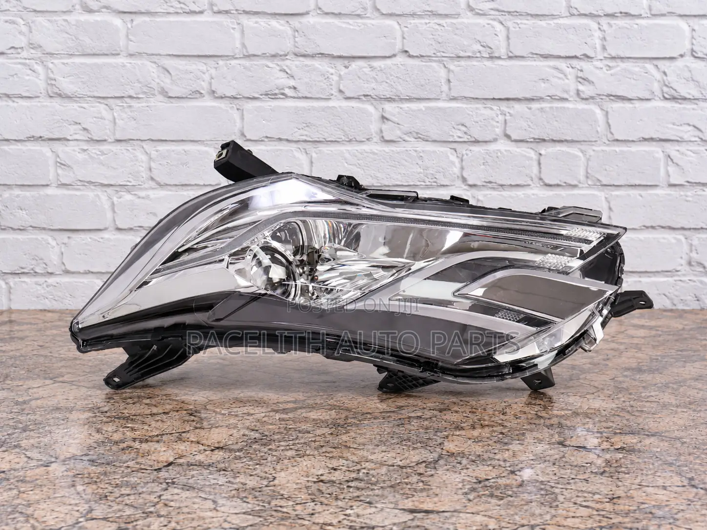 Casp Head Lamp / Head Light Mitsubishi Pajero Sport 2016 - 2018