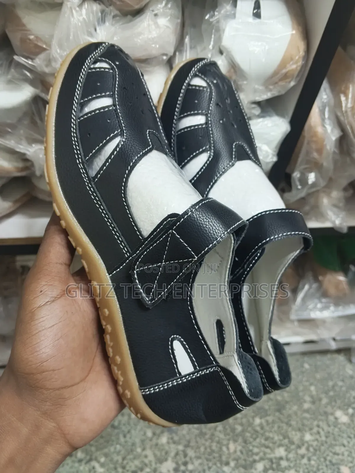 Women’s Black Breathable Cut-Out Casual Shoes / Comfort Flat Sandals