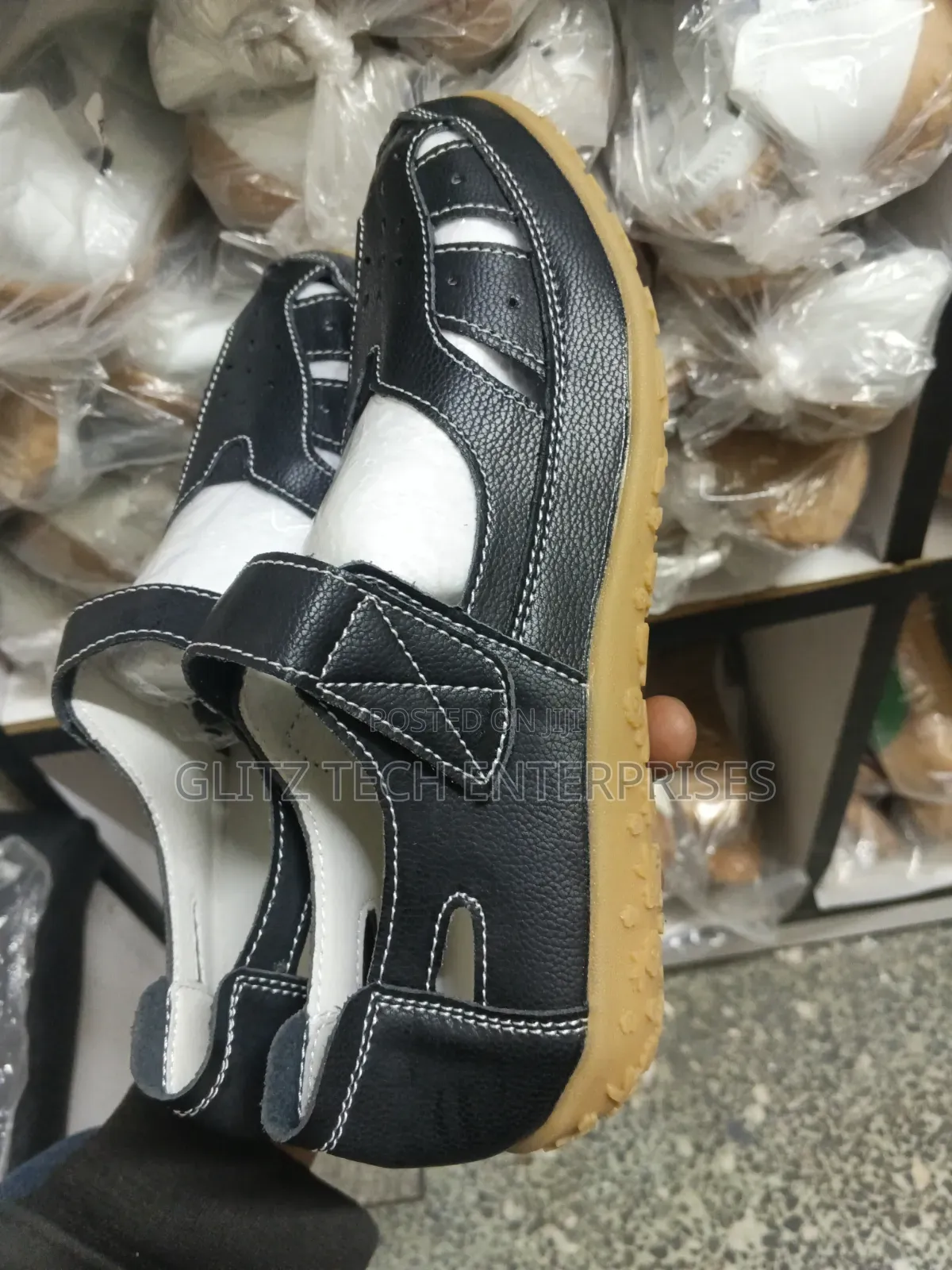 Women’s Black Breathable Cut-Out Casual Shoes / Comfort Flat Sandals