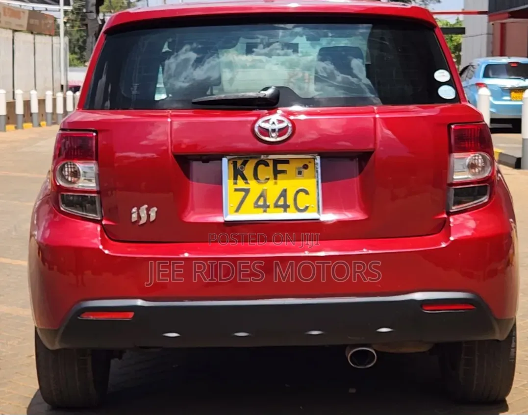 Toyota IST 2008 Red