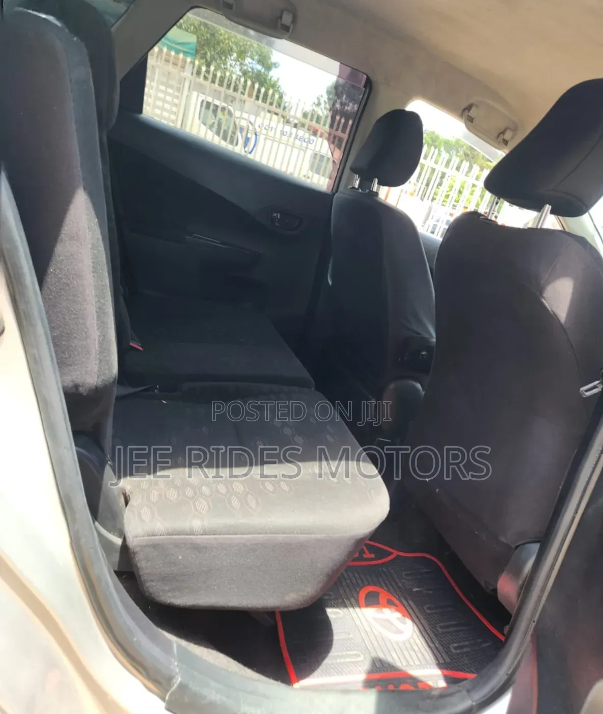 Toyota Ractis 2011 Gray