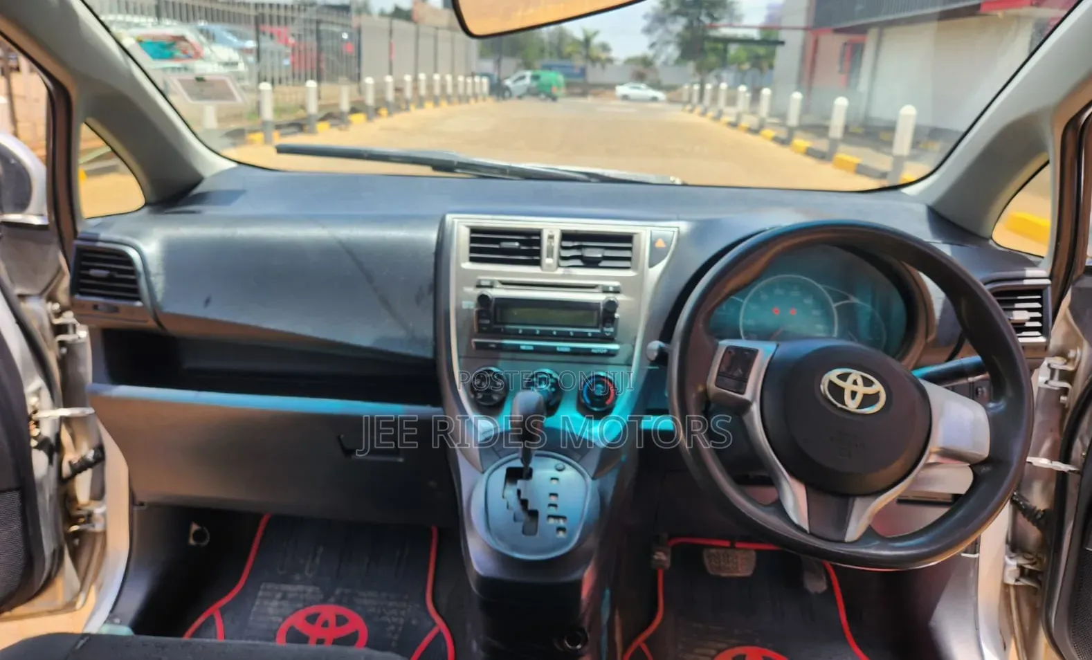 Toyota Ractis 2011 Gray
