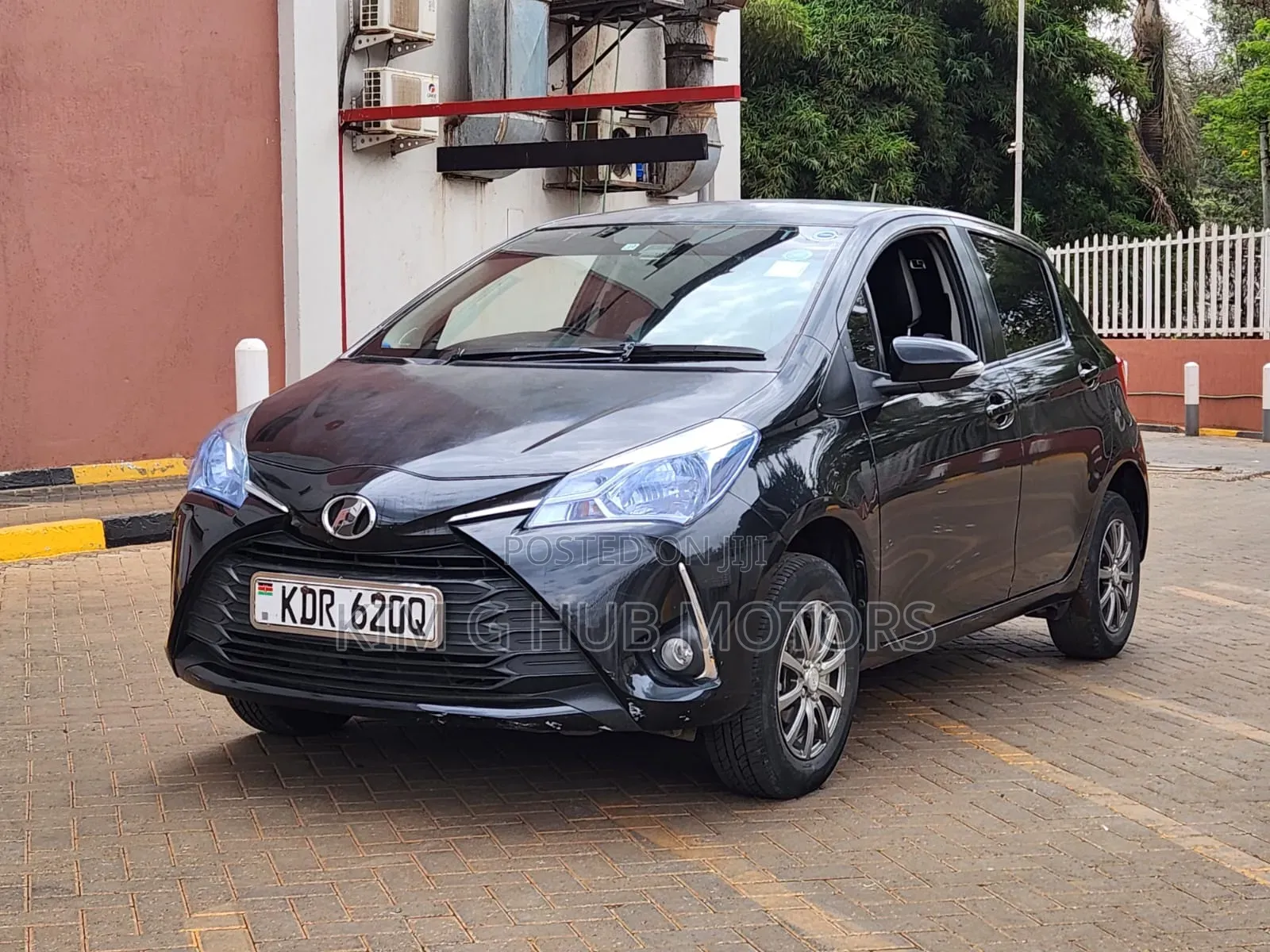 Toyota Vitz 1.3 FWD 5dr 2017 Black