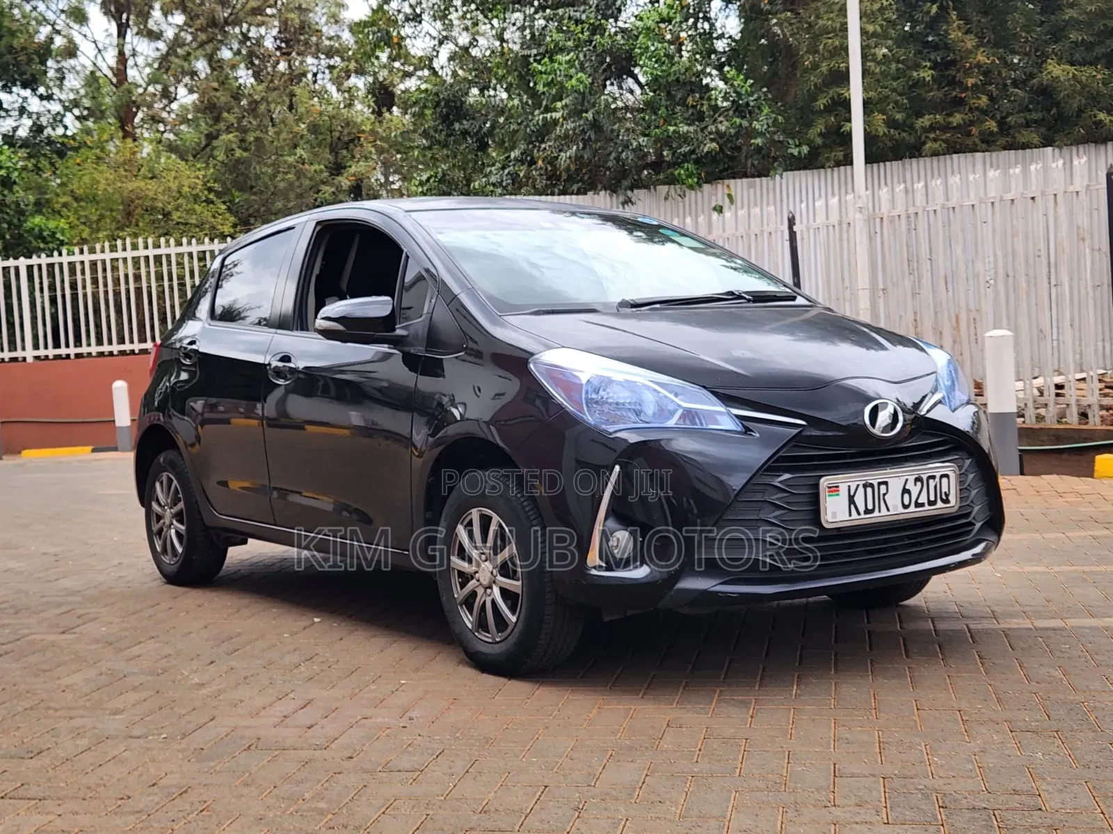 Toyota Vitz 1.3 FWD 5dr 2017 Black