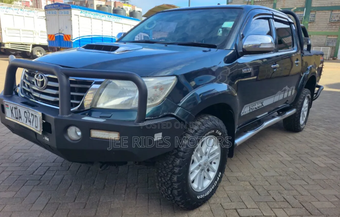 Toyota Hilux 2014 Burgundy