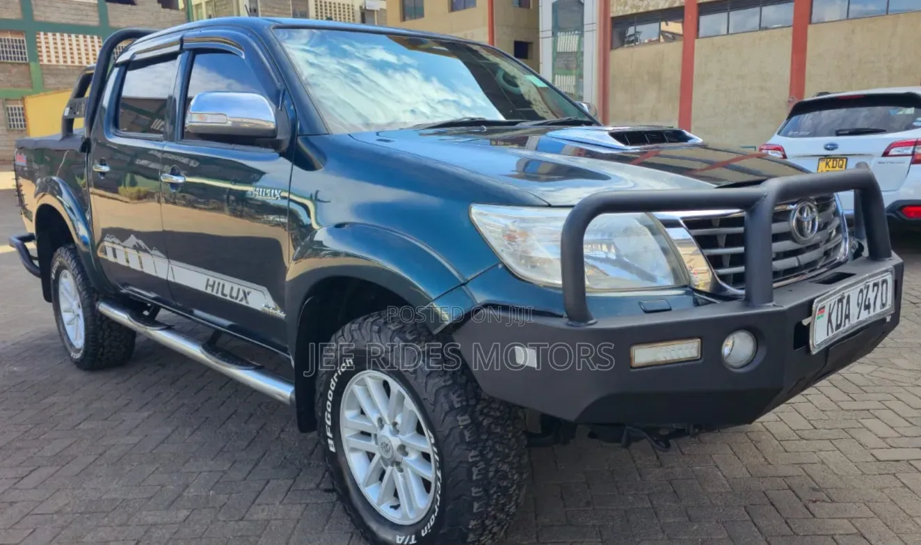 Toyota Hilux 2014 Burgundy