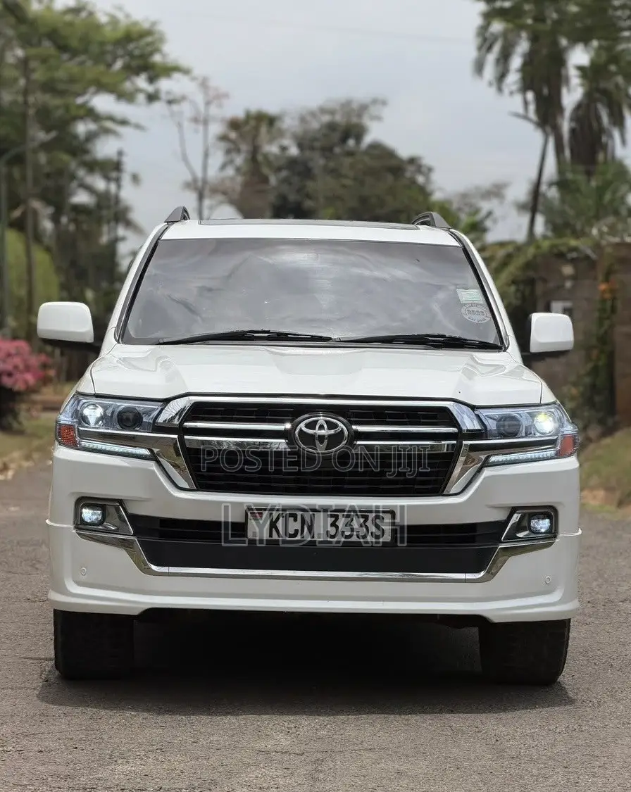 Toyota Land Cruiser 2010 White