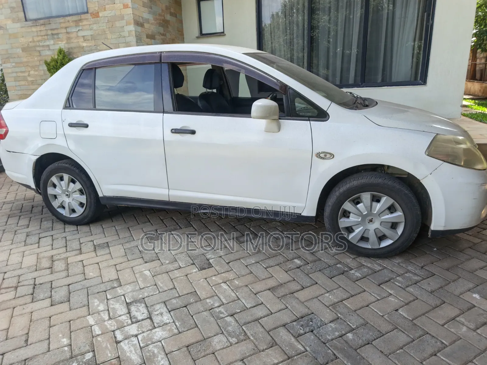 Nissan Tiida 2010 White