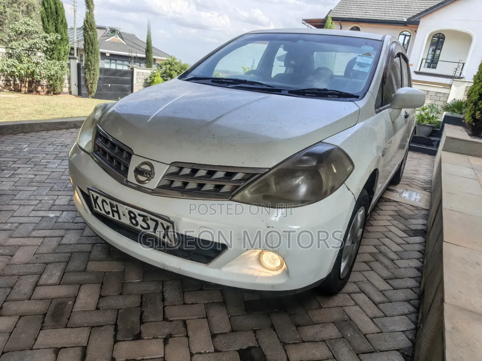 Nissan Tiida 2010 White