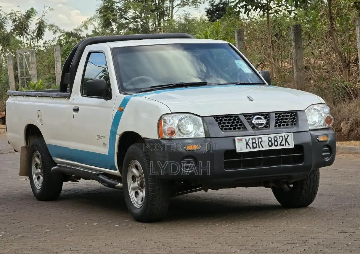 Nissan Hardbody 2011 White